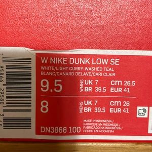 Women’s Dunk Low SE size 9.5. Never worn/original box